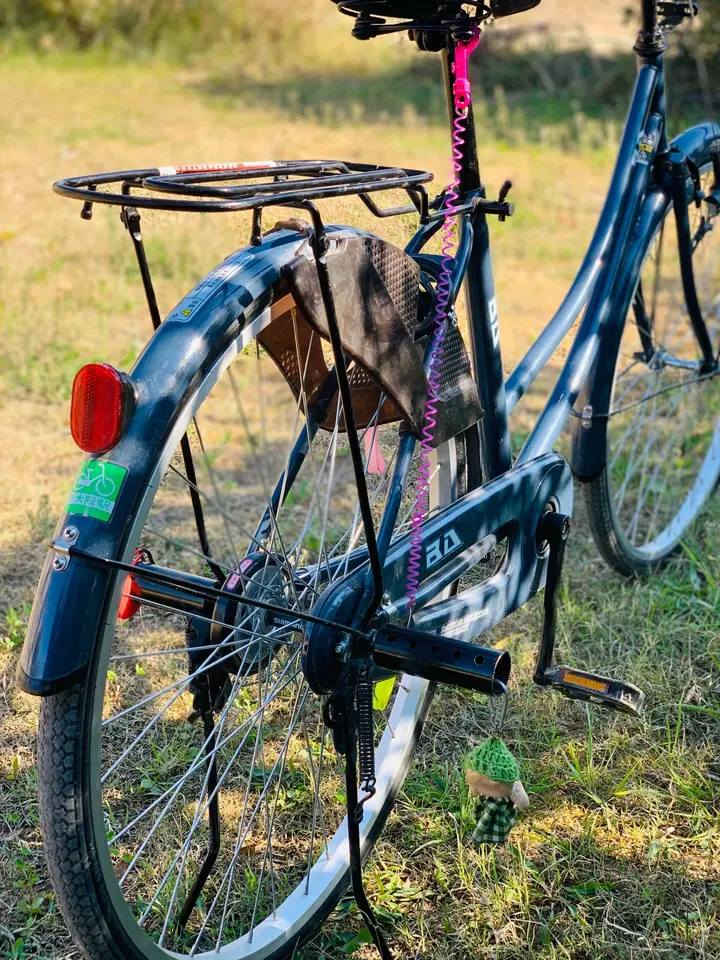 سلام عليكم بايسكل ياباني حجم 26 نضيف كلش سعر 120 وبي مجال شراي علق واني اراسلك او اتصل ***********
