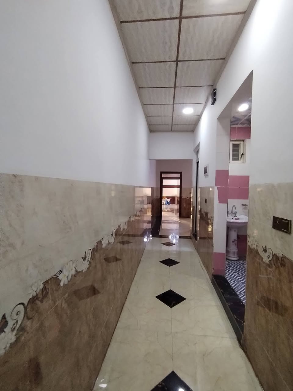 🔴 دار للبيع 🏘🔑🔑FOR SALE 

🔴الموقع👀 حي الأخاء الثانية قرب شارع اربيل

🔴 ملك صرف طابو الزهور

🔴مساحة الدار ( 150 ) متر

🔴الواجهة (6) متر

🔴 طابق ونص بناء 2019

🔴  يتكون من 3 نوم وهول واستقبال ومطبخ وصحيات.. 

🔴للأستفسار عن عروضنا العقارية المتميزة وأسعارها ⤵️مراجعة

          🎖تاج الملوك للعقار🎖
     

🔴العراق↔️الموصل↔️ حي الاخاء سايدين كنيسة تايتنك مقابل البسة الأصدقاء أو ألتواصل معنآ ⤵️على الارقام
☎️(*********** احمد العبيدي 
☎️(*********** احمد العبيدي
