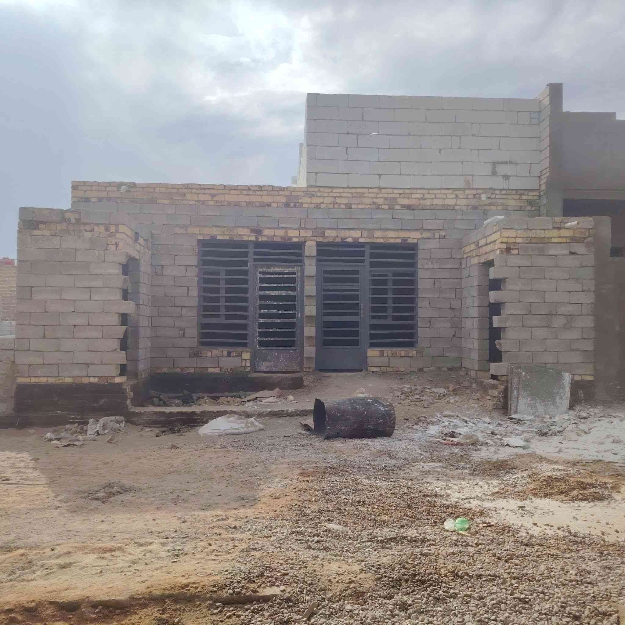 السلام عليكم مشتملات اثنين مساحة كل واحد 75 متر هيكل الأساس رباط مسلح بناء بلوك سقف عكادة طابو زراعي سند 25 ديوانية حي الأمين تبليط للباب ماء وكهرباء سعرهم اثنينهم 40 مليون للتواصل تلفون *********** يوجد واتس..المشتملة يحتوي على غرفة نوم وصالة ومطبخ وحمامات خارجي وداخلي......
