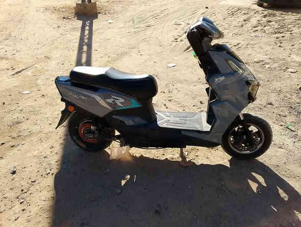 السلام عليكم دراجه شحن سكنس بطاريات جدد ماطور كلشي بي شغال
ناقصه بس سيبايه الوره . السعر 380 وبي مجال الشراي 
رقم الهاتف ***********
