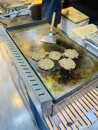 شواية همبركر وكابسه للبيع سعر جدا مناسب          07838398259