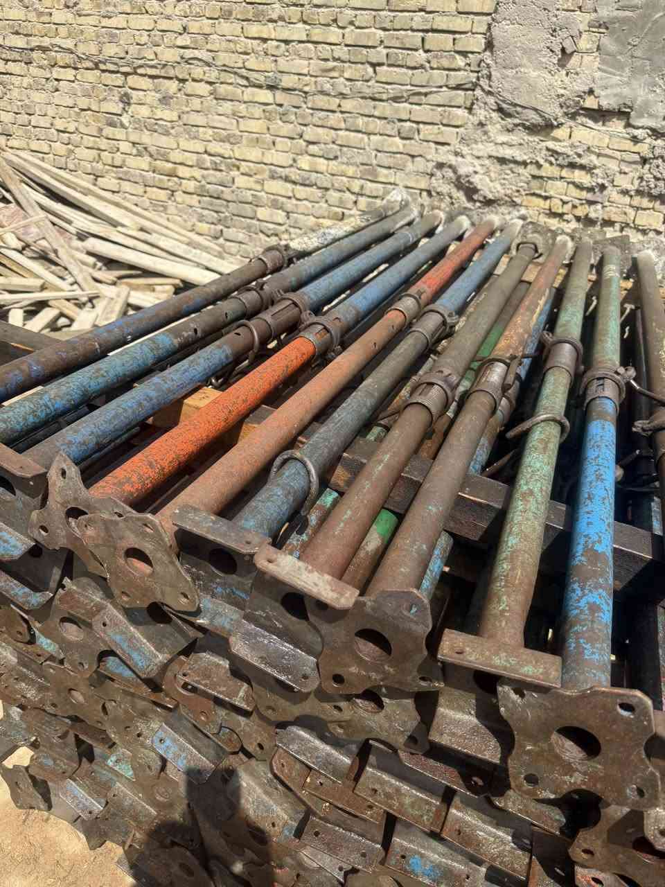 جكات حاضن طول ٤ متر للبيع العنوان حله مركز ***********
