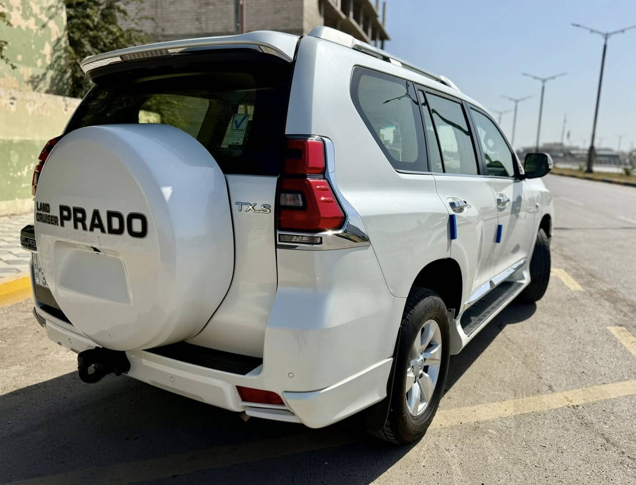 السلام عليكم 
برادو موديل 2020 
مواصفات TX.S
محرك 6 _ 4000
دبل تانكي 
زراكات لايت 
فتحه
فور ويل 
كشنات جلد 
كشنات كهرباء صفحتين
سبير تعليك _ هوك خلفي
تخم تاير جواها
ماشيه 89KM
السياره كفاله عامه 
ماعدا باب السكن فقط بل سونار تطلع براغي مفتوحه
بدون لا ضرر ولا شي
رقم بعداد الجديد هزه وسنويه جديدات
سعر ب40 الف دولار
مكناها ديالى بعقوبه 
هــ

‭0774 132 4133‬
