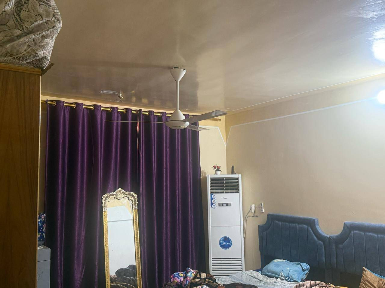 السلام عليكم بيت للبيع  ١٠٠ متر الواجه 5 ولنزال 20  الزعفرانيه الاربع شوارع زراعي حجي جعفر خلف دائره المجاري الاستفسار *********** السعر ١٥٠ وبيه مجال
