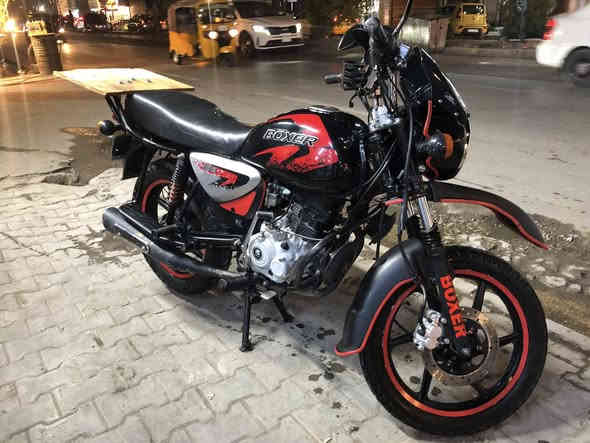 بوكسر ٢٠٢٣ رقم انكليزي بسمي تحويل ثاني يوم دراجه عليها ادامه وايدي بيها كلجات جدد كابريتر جديد كل غراضها باجاج الاصلي معدلها كلش حلو دراجه خير من الله بالحقيقه احلى من صور عارضها ٢٢٠٠ مكاني بغداد شعب رقمي ***********
