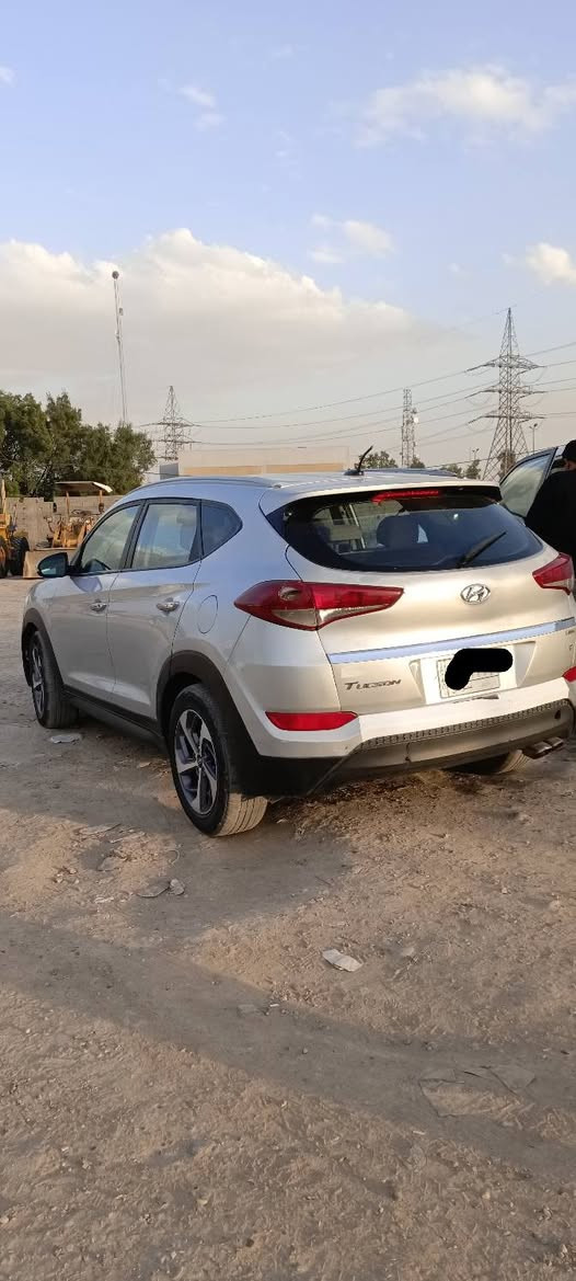 سلام عليكم
توسان 16 فول مواصفات 
بصمه تحكمات جلد جنطه كهرباء 
رقم بغداد تحويل ثاني يوم 
بيهه قبق الجنطه صبغ فقط  الباقي كفاله عامه من الصبغ 
قطعتين تبريد 
السعر 122 وبيهه مجال 
رقم للتواصل 
***********
