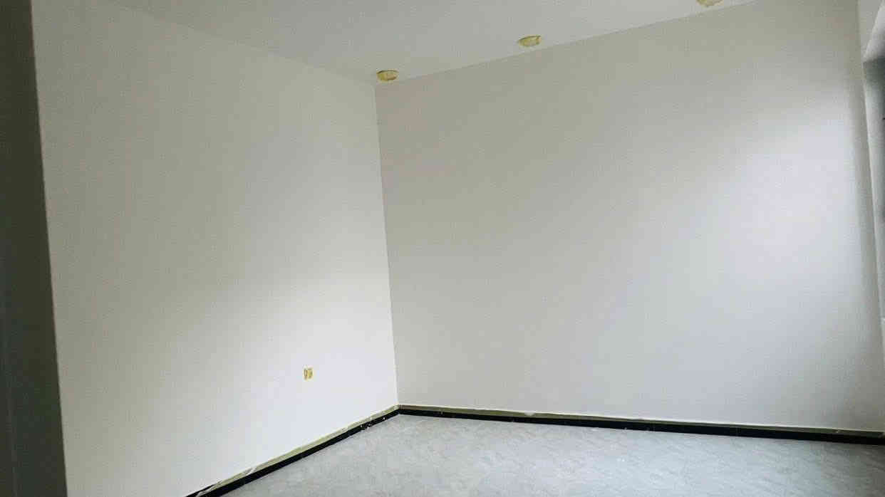 بيت للبيع بالاقساط المبادرة في مجمع الأسراء السكني - موقع البيت مقابل المول مباشرة
مشمول ب المبادره مع عقد مصادق من هيئة استثمار الديوانيه

المساحة : 200م - طابقين - موقع مميز جداً

تتكون من

3 غرف

صاله | استقبال

| مطبخ حار و بارد 10

3 حمامات

| مخزن | منور |

كراج | حديقة .

☑

خدمات متكاملة :

كاميرات مراقبة

نظام سكيورتي عالي

كيبل ضوئي - إنترنت

مدارس حكومية - روضة -

السعر الكلي: 200 مليون

نظام الدفع :

120 مليون قرض مبادرة)

80 مليون المتبقي:

- 20 مليون واصل حالياً

- 60 مليون تسدد على 6 دفعات كل (3) أشهر 7.5 مليون)

 مدة الاستلام سنة 

البناء واصل للانهاءات والهيكل كامل

للاستفسار الاتصال :

***********
