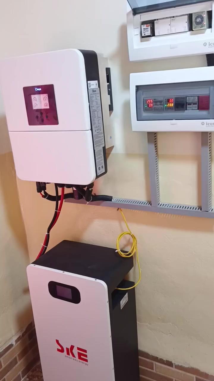 تحية طيبة وبعد...
السعر: 4,300,000 (غير قابل للتفاوض بسبب الصعود)

مكونات النظام: بطارية 15KW، الألواح 590W عدد8، الانفيرتر 6KW(IP65).

القدرة: (16 نهاري 15 ليلي).

اسم العميل : احمد نايف علي

موقع التنصيب الشرقاط/ الساحل الايمن.

ما يميزنا عن غيرنا: نشتغل نظام تاريض وخطوط دفاع "SPD"، ونظام ATS وفقا للمعايير الهندسية الدولية IEC 62305.

م. عبدالله ***********

م. عثمان ‏‪***********‬‏

موقع الشركة سديرة وسطى مقابل مطعم وينز.
