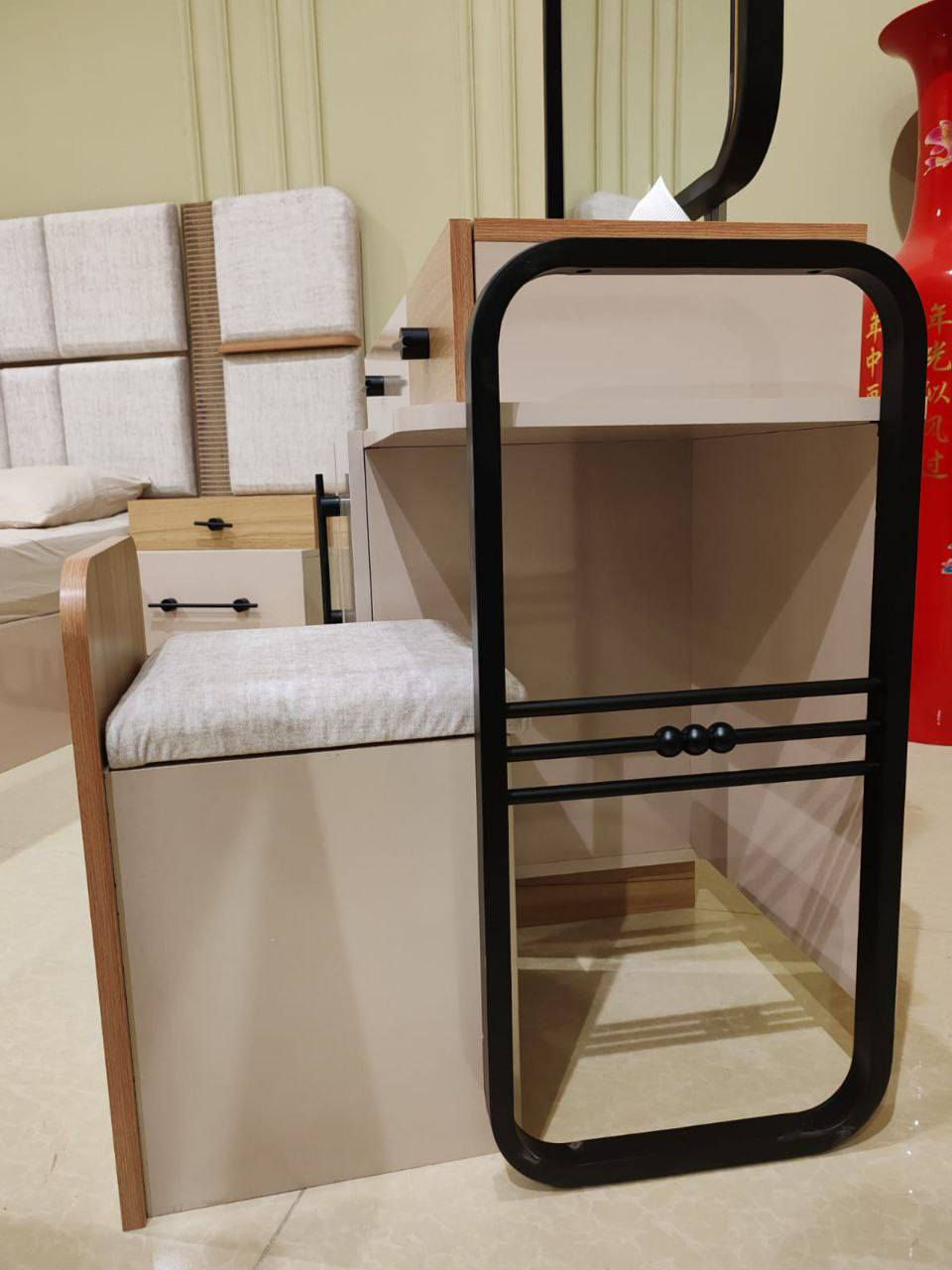 غرفة نوم تركي 10 قطع اصلي 
جديدة للبيع


**إذا كنت صاحب هذا الإعلان وتريد حذفه لأي سبب، رجاءا أرسل رسالة إلى الدعم الفني**