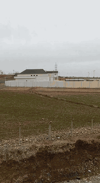 سلام عليكم اني شاب من بغداد شتغل حداد متنقل وجوال سعر الكرفان المتر 25الف ابكل مكان  هذا رقمي ***********
