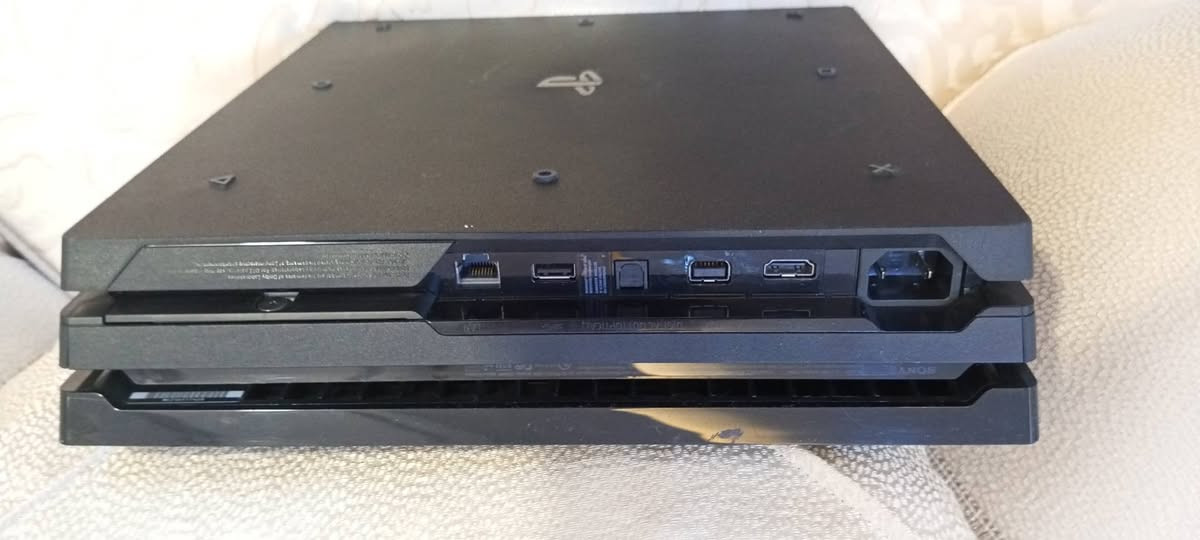 السلام عليكم .
PlayStation 4 April 

مهكر نظام 9:00 واحد تيره👑

استخدام منزلي 🏡

الجهاز شرط غير مفتوح  شرط الفحص الجهاز نصيف 95% 

الرقم ***********📲
مكاني موصل .
