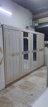 غرفة نوم • ٩ قطع • ٨ أبواب