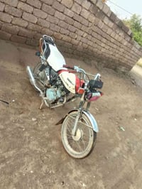 دراجة نارية • ٢٧٥