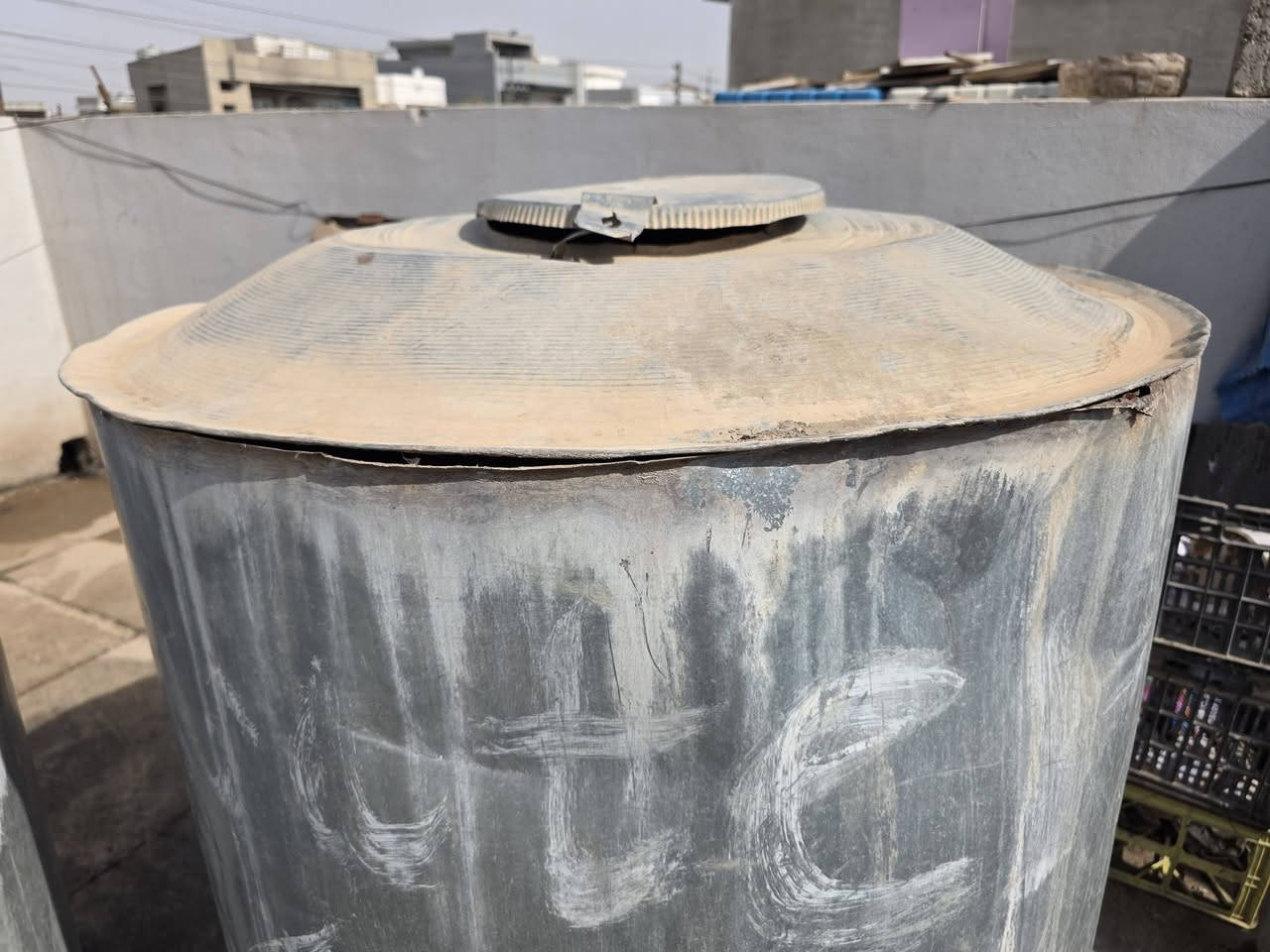 السلام عليكم متاح 🍂
جينكوات عدد 4 طول 6امتار العرض 110 سعرهن 100 بيهن مجال
مبردات عدد 2 جبيرة 25 وصغيرة 20
مكينة لحام حجم 1600 بلغارية مدة الحياة طول الوايرات 18 متر 6×6×6 سعرهة 250 بيهة مجال
تانكيات عدد3 واحد مزروف مثل ما موضح بل صورة والثاني سقفية مالتة مقلوعة ربع مثل بل صورة والصغير نضيف سعر الكبار تك 20 والصغير 10 تواصل خاص عنوان قادسية الأولى تقاطع ابو خطاب


**إذا كنت صاحب هذا الإعلان وتريد حذفه لأي سبب، رجاءا أرسل رسالة إلى الدعم الفني**