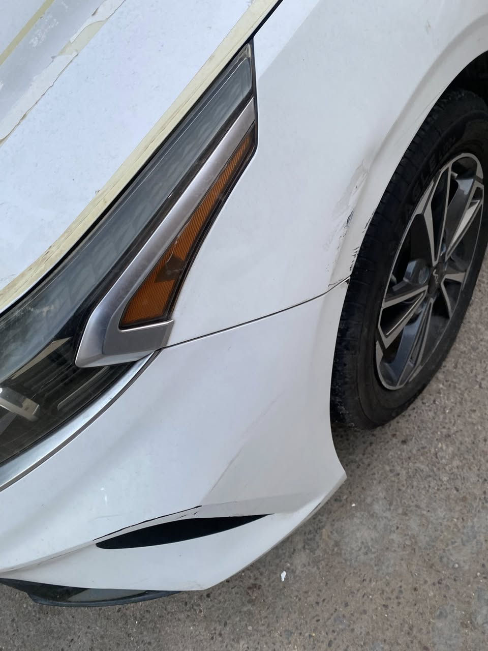 السلام عليكم عندي كيا فورتي موديل 2023وارد امريكي نص فول السياره خير من الله بي طخات بصيطه بل جاملغ جهة السايق وباب الصدر السياره معروضه 155 وبيه مجال 
عنوان بغداد 
الاتصال ***********
واتساب فقط ***********
