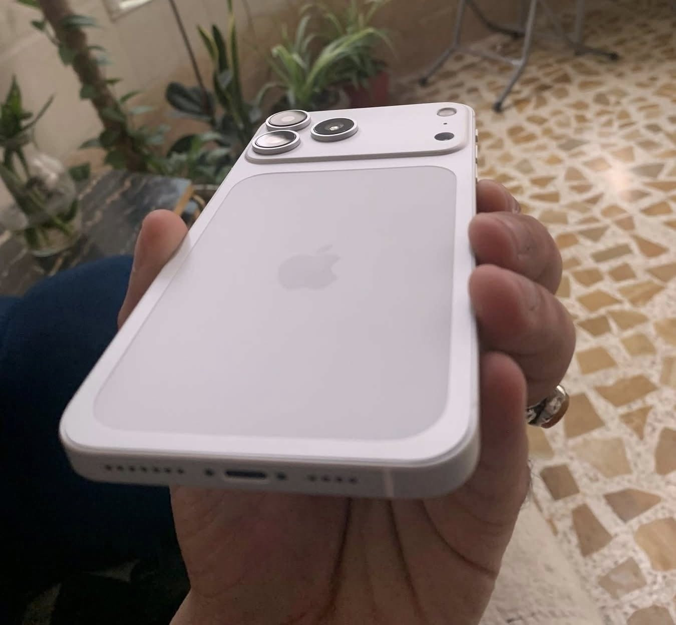 السلام عليكم ايفون Xsmax’ محور 17 برو ماكس نضيف كلش مستبدل بطاريه فقط 100% ذاكره 64 متوفر توصيل جميع المحافضات العراق ***********
