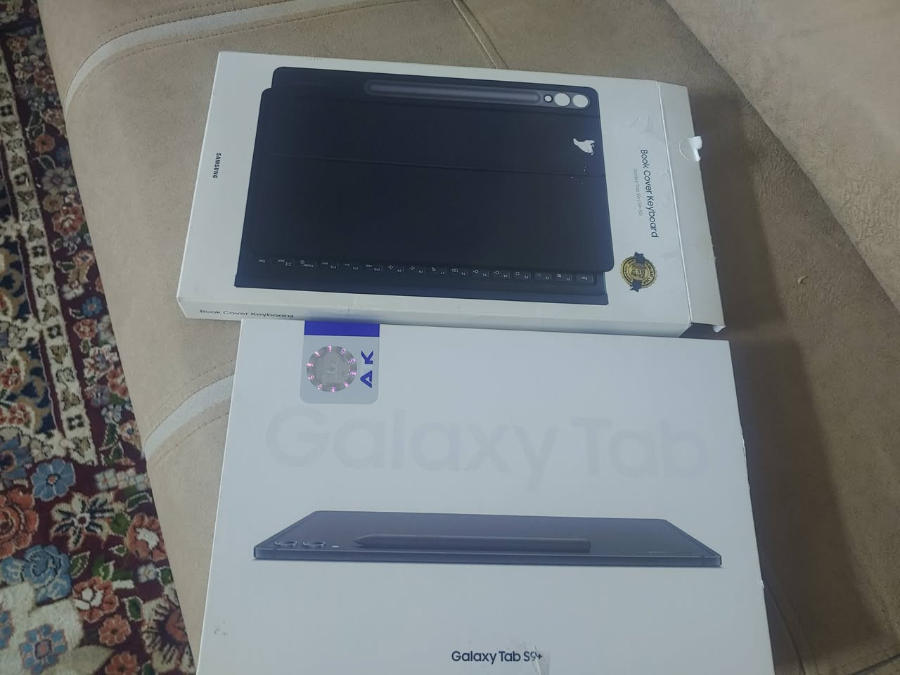 سامسونك اس 9 بلس نظيف جدا ذاكرة 512 رام 12 من عين الفهد وياه كارتونته والقلم وياه ايضا كيبورد مال سامسونك ايضا من عين الفهد  مع كارتونته السعر 800 الف 
للاتصال *********** عادي وواتسب
