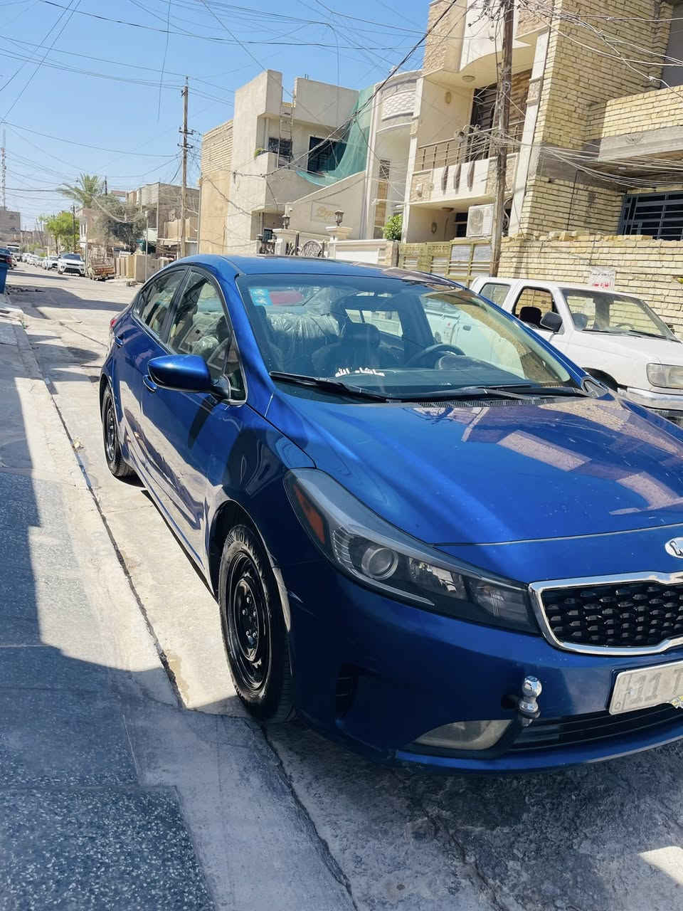 السلام عليكم 
كيا فورتي موديل 17 امريكي محرك 2000 دوش سيارة خير من الله تبريد ثلج وسياره تخبل سونار وياهة مصبوغة فقط اثر شخوط من امريكا بدون معجون ابد فقط صبغ اثر شخوط بدون اي قطرة معجون محرك وكير خير من الله سيارة اسمي تحويل ثاني يوم رقم بغداد هزة جديدة متحتاج هزة يعني راسا تحول رايدهة 112 وبيهة مجال مكاني بغداد / حي الاعلام 
***********
