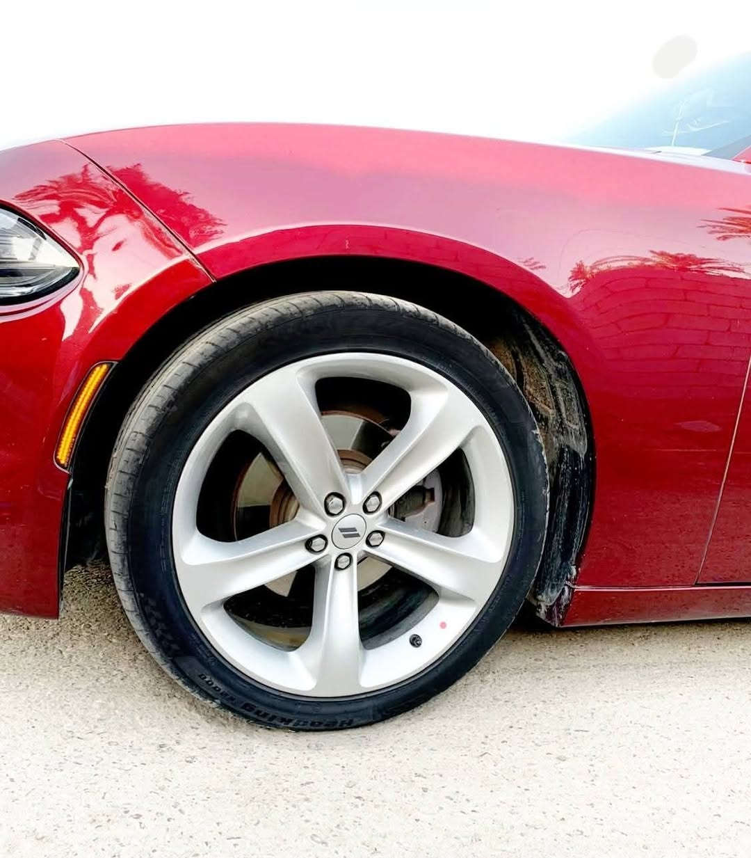 جارجر موديل 2020 فول فتحة وباقي المواصفات محرك ٦ سلندر رقم بغداد الجديد حادثها كلش بسيط وبدون ايرباك فقط هلال جاملغ خلفي ونرش جاملغ وباب ملاون وياه نرش وباب كلير  بدون حادث وحسبهن ٣ قطع حته لاتعبك كير محرك كفالة سيارة بجم كبس قطرة صبغ مبي وشادلها ويل مأوية وبيها ملاحظات بسيطة ولمعتها اقوة من الصور مكاني بغداد ***********
