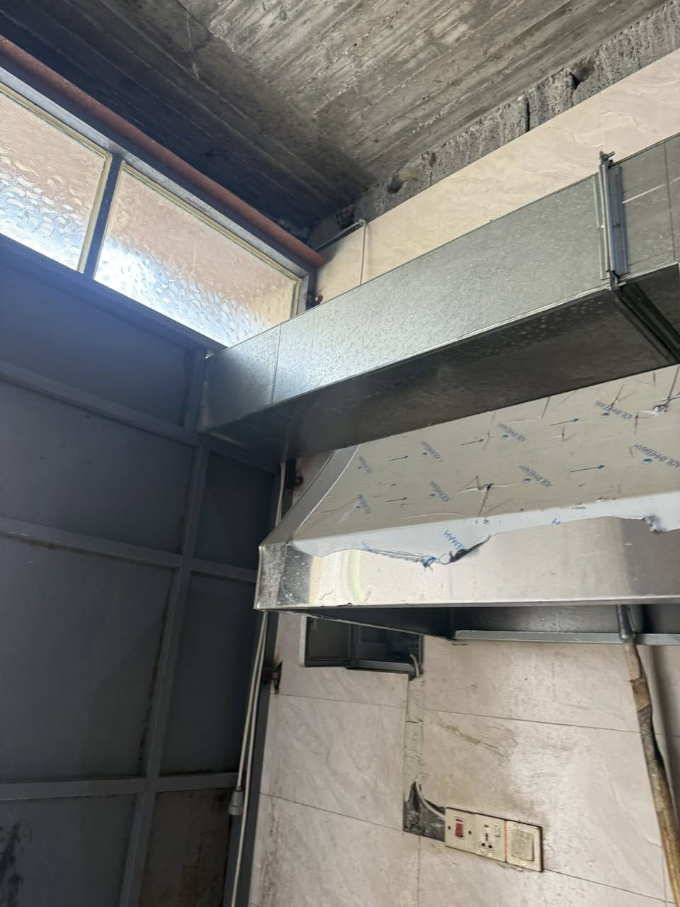 السلام عليكم بوجات هنه ودكت مالتهن طول بوجه مترين ثنينهن وعرض وعرض ٧٠ ودكت طول واحد ٣امتار ونص جداد واحد ما مشتغل بيه ابد موقع كربلاء رقم***********
