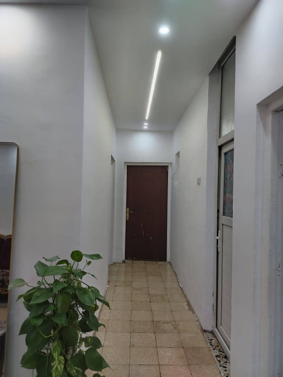 شقه للبيع
الزعفرانيه شقق سعيدة
شارع الموظفين طابق ثالث مع السطح فارغ ونظيف 
للاستفسار ***********
