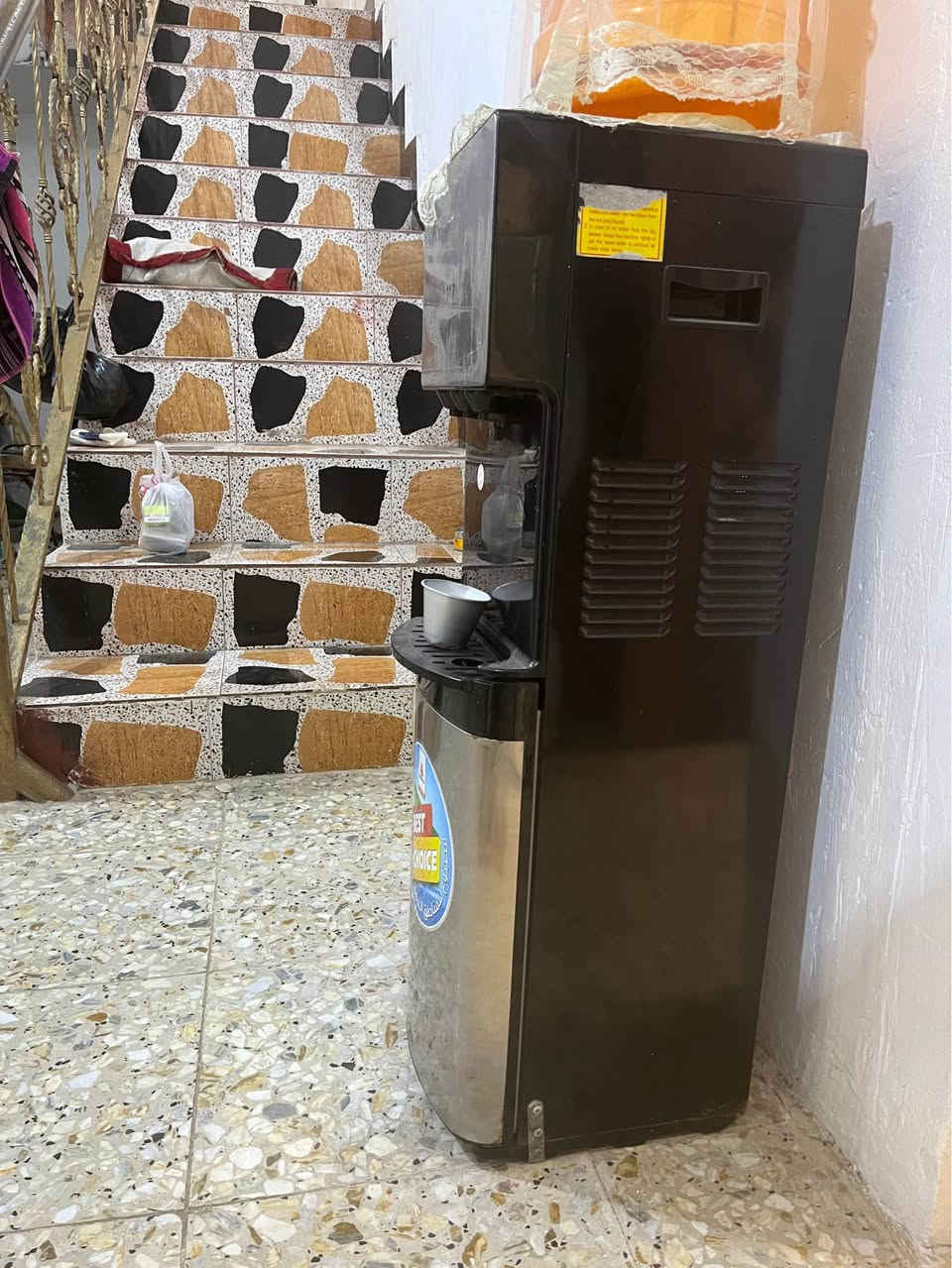 براد ماء شغال كله حار وبارد ومعتدل والثلاجه شغاله مالته وعلى الفحص سعره 65 وبيه مجال المكان نهايه الشعله منطقه الدهله *********** بغداد, العراق
