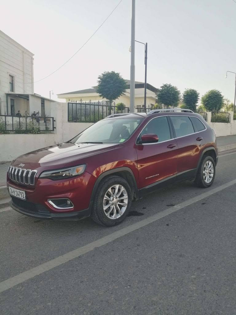 Jeep cherokee 
2019 توماتيك
نه ده بله 
ايربك نه ته قينه 
2 بارجه صبغ 
جواب بس تلفون . 406.24.40  0750
4بستن
كير مكينه شرت
 سعر 130 و مجال سميل, دهوك


**إذا كنت صاحب هذا الإعلان وتريد حذفه لأي سبب، رجاءا أرسل رسالة إلى الدعم الفني**