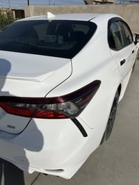 كامري 2022 حادثها بنيد وجاملغ  السياره نضيفه ماشيه 90 الف  نص فول  الس...