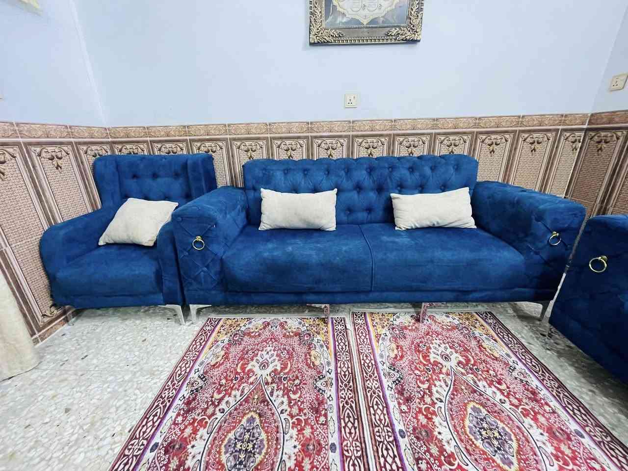 تخم للبيع ١٠ مقاعد تكمه ثكيل مو سوكي وياه كوشات هديه نضيف ما بيه ضرر السعر ٢٢٥ وبيه مجال العنوان البلديات الرقم ***********. واتساب فقط
