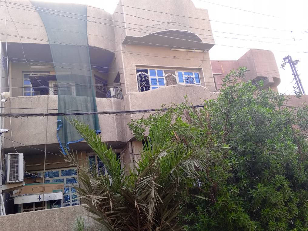 دار للبيع المساحه ٧٠ الواجهه 5_6 النزال 5_10 بناء 2010 الطابق الاول مطبخ +صاله +حمام +منور الطابق الثاني ٢ عرفه نوم +حمام +٢ بلكونه  الطابق الثالث غرفه نوم +حمام  م 631ز 89د 27/2 علئ الخدمي الخط السريع السعر 335مليون للاستفسار *********** اوعلئ رقم *********** او *********** او *********** عنوان بيت نفق صلاح الدين قرب شركة عمار الفهد حي جامعه بغداد عالي عن الشارع متر سند. مشاع قرب مدرسة الوركاء الابتدائيه المختلطه نقطه داله على خدمي خط السريع على شارع تجاري بغداد, العراق
