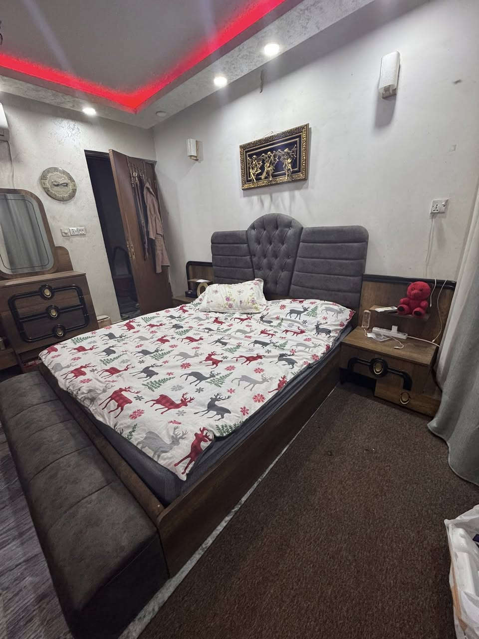 السلام عليكم غرفه نوم للبيع ونظيفه وكلشي مابيهة اي نقص مابيه السعر. 950 وبيهة مجال حك الجيه العنوان بغداد زيونه لاتصال ***********
