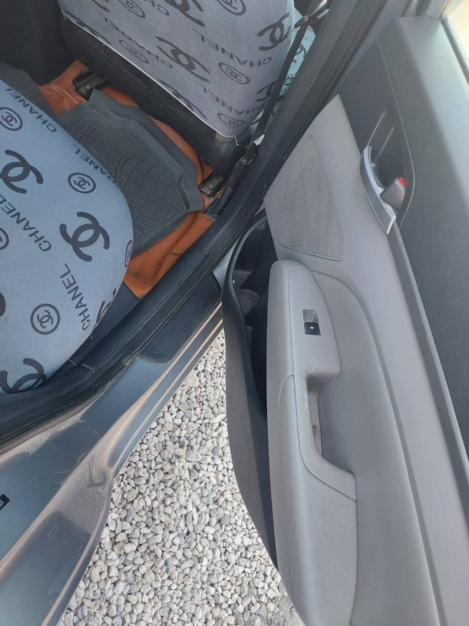 السلام عليكم اخوان اني مكلف بنشر الانتره موديل ١٧ للبيع سعرها ١٠٥ بيه ٣  قطع صبغ ونفسهن جارداد مكانه سياره بغداد الحسنيه مآل راشديه *********** الإستفسار عله رقم اخوان
