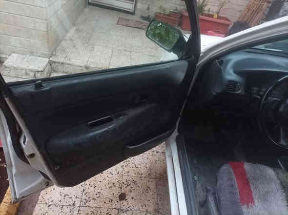 سيارة مازدا موديل١٩٩٢ حجم١٢١ كير توماتيك محرك نظيف رقمها الجديد ٦٤٦٦٤ر  رقم نينوى دولي بأسمي  سقف جلد أربع اطارات جديدة مصبوغة جديد رايدها (.٣٥ ورقة) للاتصال *********** او***********
