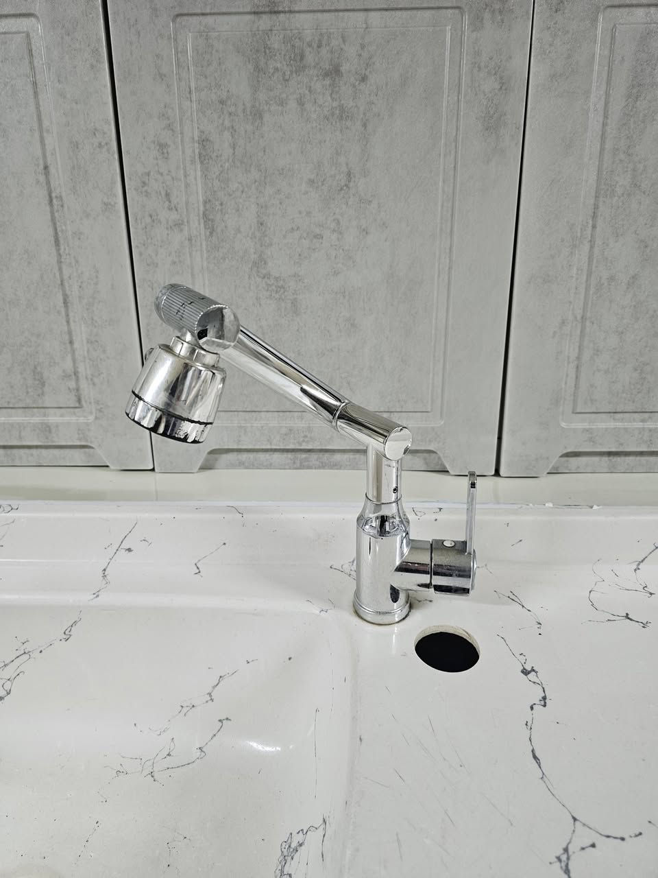 كاونتر الأبواب خشب اج دي اف تركي والداخل المنيوم 

العدد 4 قطع نضيف جدا مع الخلاط أيضًا 

مترين ونص والسنك مترو30سم والقطعه الاضافيه مترين

*********** ***********
