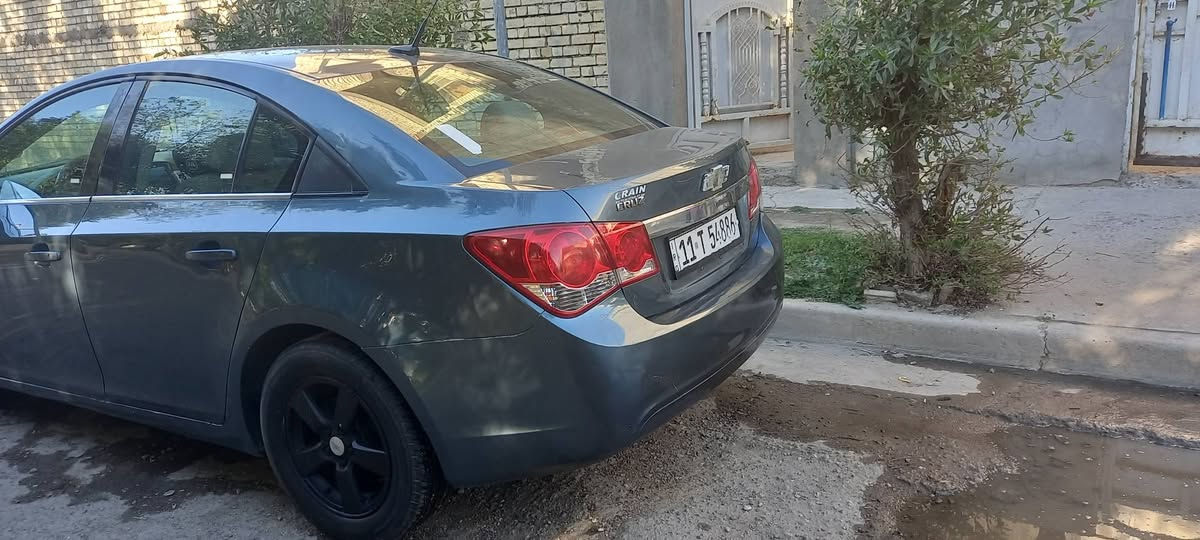 السلام عليكم
شوفر كروز 2012 LT  وارد امريكي 
رقم بغداد انكليزي سنوية باسمي تحويل مباشر
هزة شهر 11 تنتهي
محرك 1400تيربو مكفول ابلادي ما مفتوح 
كير اوتماتيك مكفول
كهربائيات بلادي بدون اي جطلات 
صدرت امامي خلفي جديد
تبريد+تدفئة 
حساسات تايرات 
غرفة الداخلية ملكية
شاشة تسلا
كاميرا امامية وخلفية 
تحكم جهتين ستيرن 
مثبت سرعة
مانع انزلاق
بلوجكترات زنون 
جنطة بصمة 
-----
وارد أمريكي ( هلال الجاملغ الخلفي جهة السائق )
بالعراق ( حافة الجاملغ الامامي جهة السائق)
××ملاحظة السيارة بيه قطع صبغ ابيع احزام  و عندي الصور و فيديو قبل ما إصبع القطع ××
(السيارة مكفولة من الشواصي ولغود والتكم من الدعامية للدعامية أي مكان يعجبك تفحص سونار اني حاضر )
السيارة جاهزة من كلشي 
السعر / 78 $ ورقة 
العنوان بغداد - حي العامل
***********
