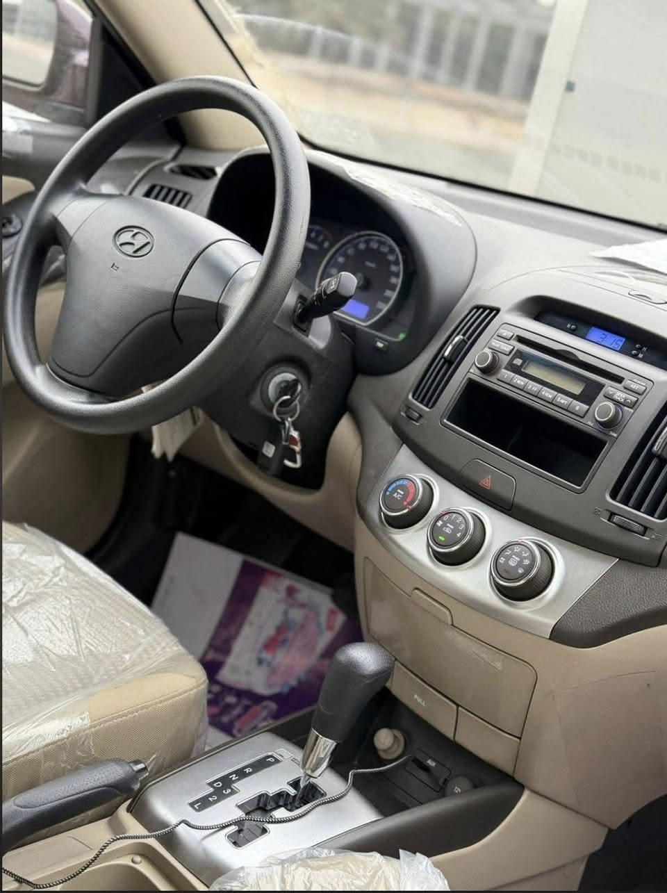 هونداي النترا 2010 ( زيرو 0️⃣ كيلو متر ) 
مخزنه من ال 2010 لحد هسه بعدهه بفابلون الشركه ونايلون الشركه استلام الشركه العامه 
متروكه من النوادر هاي السياره لعشاق الجديد المواصفات معروفه الشركه العامه
محرك 1600
اربعه دسك 
بلوجتر اصلي
اريل 
مخارج اواكس

السياره جديده لوك وبل عافيه عل تكون من نصيبه
رقم بغداد دولي بسمي 
مكان السياره بغداد 

رقمي ***********
