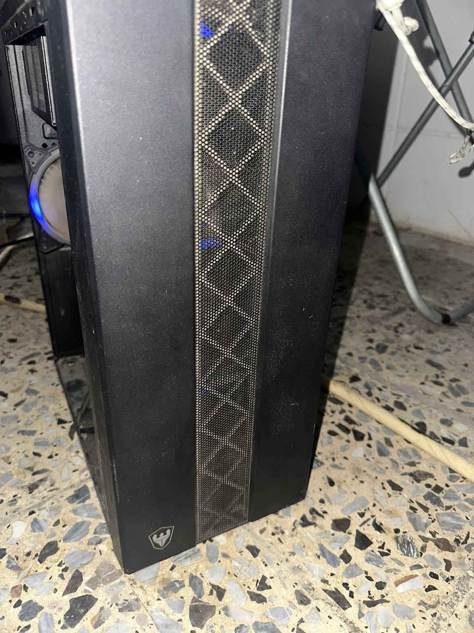 السلام عليكم بيسي للبيع مواصفات حلوه النظام ضارب لحد يسئلني ليش لان اني ماعرف 😂
1050 ti 4 gb 1fan asus 

16 gb ram tforce 2666 ddr 4 

Core 3 9100f

Mb h310 vh plus pro 

Pw لو 450 لو 550 مامتاكد 

الكيس الجامه مالته ضايعه بس شغال كامل مابي اي مشكله 

حبايب سعره 275 بيهه مجال

رقم *********** واتساب متواجد رقم متواجد 

مسانكر ما متواجد
