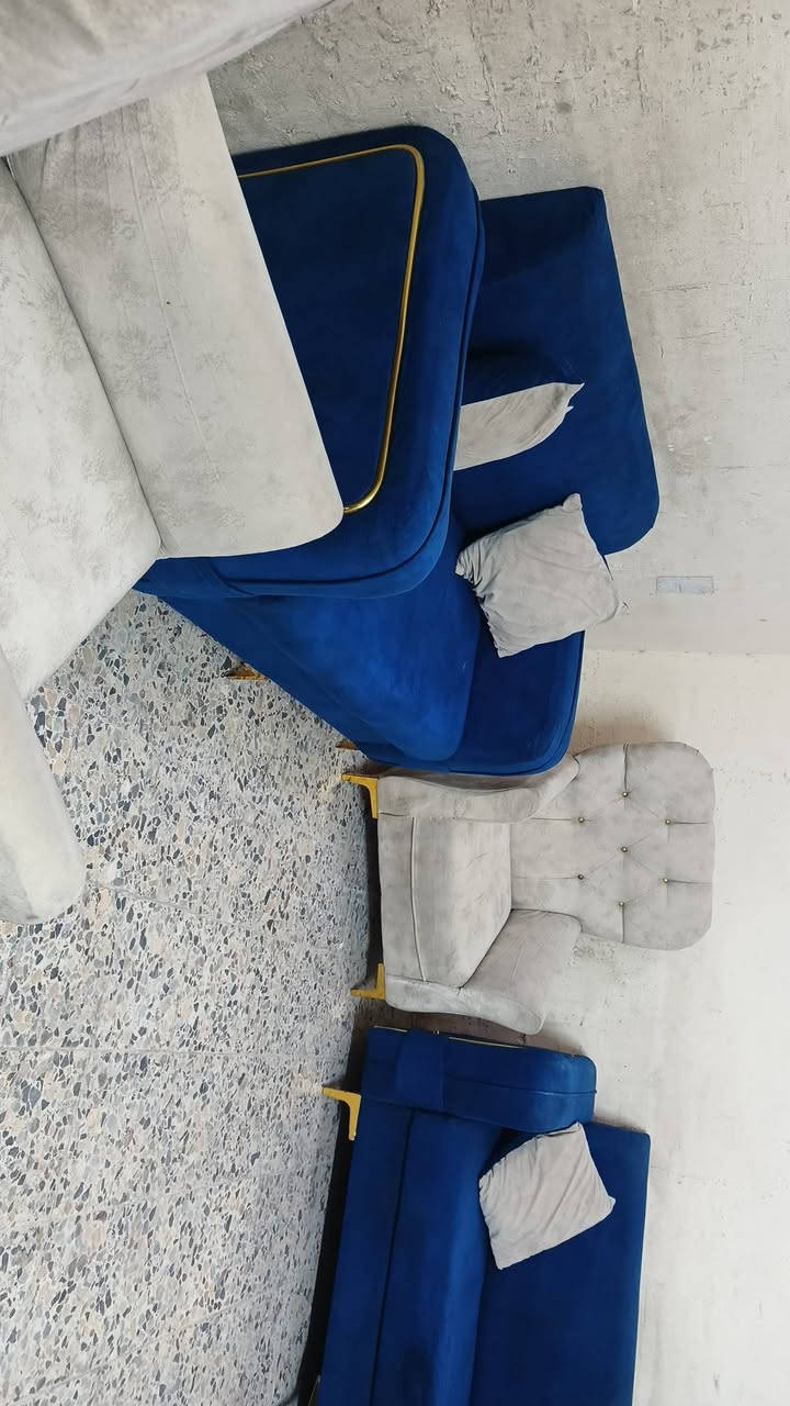 تخم 7 مقاعد نضيف جدا سعر 180 وبي مجال مكان البياع يوجد توصل بكروه رقم يوجد واتساب ***********
