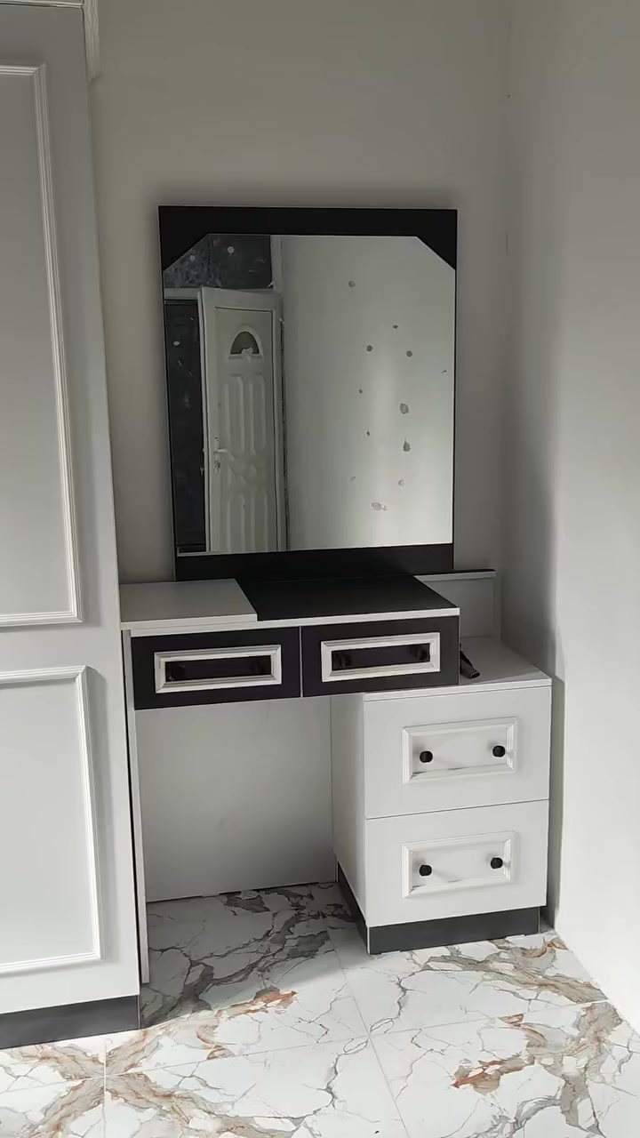 ارسم غرفة احلامك ونحن من يصممها على الواقع 
شغلنا اليوم  ... حسب الاختيار  .. ضمان 5 سنوات 
غرفة نوم شغل درجة اولى 
خشب تركي ماركة كاستمونا 
جرباية بابلز 
نرمادة 3D  الماني ضمان حقيقي 
شريط لاصق تركي ضمان حقيقي 
الكنتور 3 قطع لضمان النقل والمتانة 
السعر مليون و 600 
العنوان خانقين داره كوناره 
مقابل محطة كه لات لتعبئة ماء الشرب 
***********
