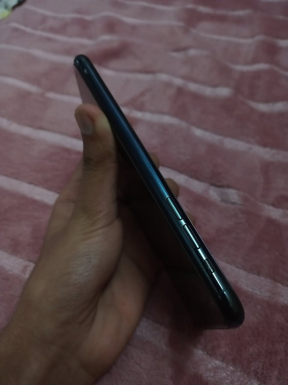 📱 : آيفون 11 برو ماكس (نظافة 95‎%‎)
الملحقات: كفر + لزكه + كيبل الاصلي 

• الموديل: iPhone 11 Pro Max.

• الذاكرة: 256 جيجابايت (سعة كبيرة).

• النموذج: M (أصلي) - نسخة يابانية.

• الشاشة: مستبدلة (أصلية تفصيخ) - الـ True Tone شغال والألوان واللمس 100%.

• البطارية: مستبدلة بأفضل نوعية بالسوق

• الحالة: نظيف جداً بنسبة 93% (وضع الشركة).

• سيم كرت: يشغل سيم كرت واحد.

💰 السعر: 340,000 دينار (بي مجال) 

وعندي مراوس انتبه !!!!

📍 المكان: البصرة - قضاء أبي الخصيب - حي العسكري.

📞 للتواصل (اتصال أو واتساب): ***********

#ايفون #ايفون_11_برو_ماكس #البصرة #ابو_الخصيب #حي_العسكري #موبايلات_البصرة #سوق_البصرة #بيع_وشراء_موبايلات #العراق #Basra #iPhone11ProMax #اجهزة_ذكية #لقطة
