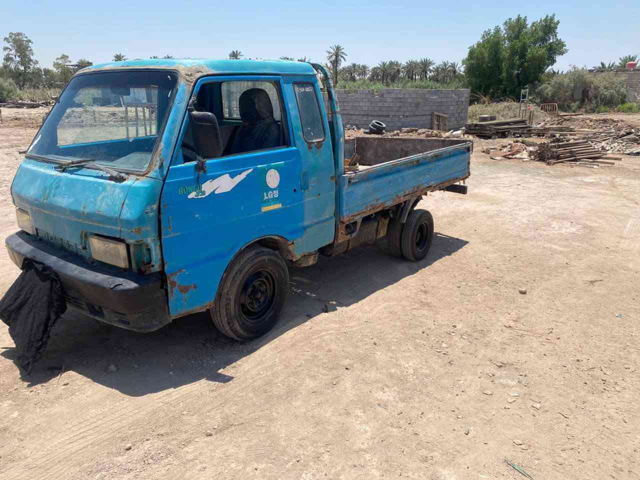 سلام وعليكم سياره البيع رقمها اراماني ابيض بغداد راعيها ما اندله مكينه 2700 مكينه وكير كفاله مكاني البصره التنومه الاتصال *********** السعر 20 ورقه
