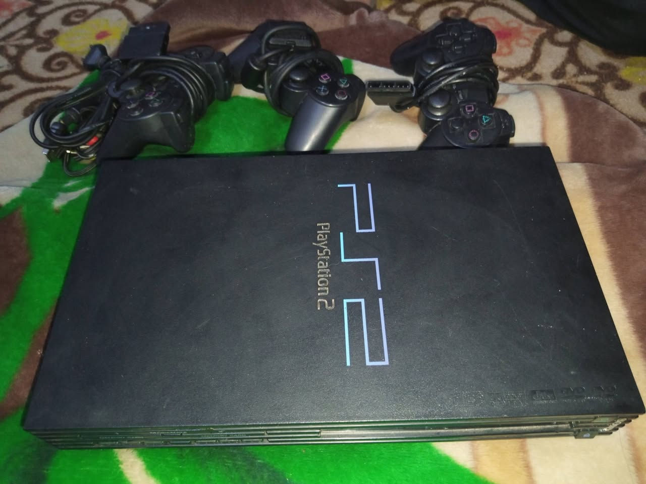 بلي 2 مستعمل نظيف شغال السعر 35 وبي مجال رقمي 
***********
