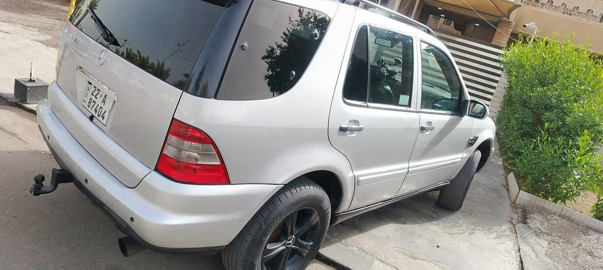 السلام عليكم
للبيع مرسيدس  حجم 500  ML موديل (2002) 

سنويه ورقم اربيل دولي جديد (بأسمي) 

مكينه 8 سلندر + كير اوتو 

بانوراما   

تبريد قطعتين 

شاشة + كامرة خلفية 

داخل جلد اسود كهرباء (اصل)

ماشيه 21 الف

مكينه وكير مكفولات بوضع الشركة

ملاحظة / بيه مكانين صبغ بسبب الشخوط 
فقط والبيقه ابلاد (هزه جديده)

                    مكانها بغداد السيدية 

للاستفسار: *********** 
                                          السعر ( 88 🔒)
