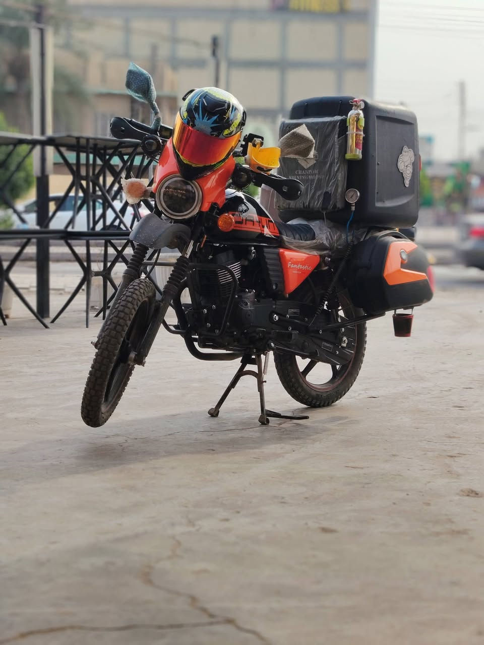 سلام عليكم دراجه دايوان جبلي مديل 2025 رقم أربيل بسمي تحويل ثاني يوم ماشيه شي قليل لون برتقالي( 1) _بيه منضومه زنون  (2_) تدفىه بل يدات
( 3) جنط صفاحيه ام الد( 4) هورن براد كامل وشغال (5) سستم دمان كامل (6) صندوك دلفري
العنوان الشعب شارع الصحه.    *********** 
 *********** السعر خاص لحد يكلي ليش ما تكتب السعر رجائان
