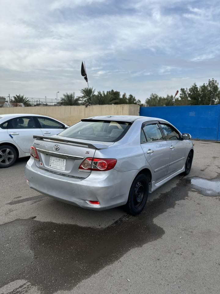 سلام عليكم كورلا 2009 سياره كلش نضيفه وبلاديه 
على وضع الشركه بيها كم قطعه جارده 
كير مكينه صدر تبريد تخم تاير كله جديد 
مكان السياره بغداد البنوك سعر السياره 98 
***********
