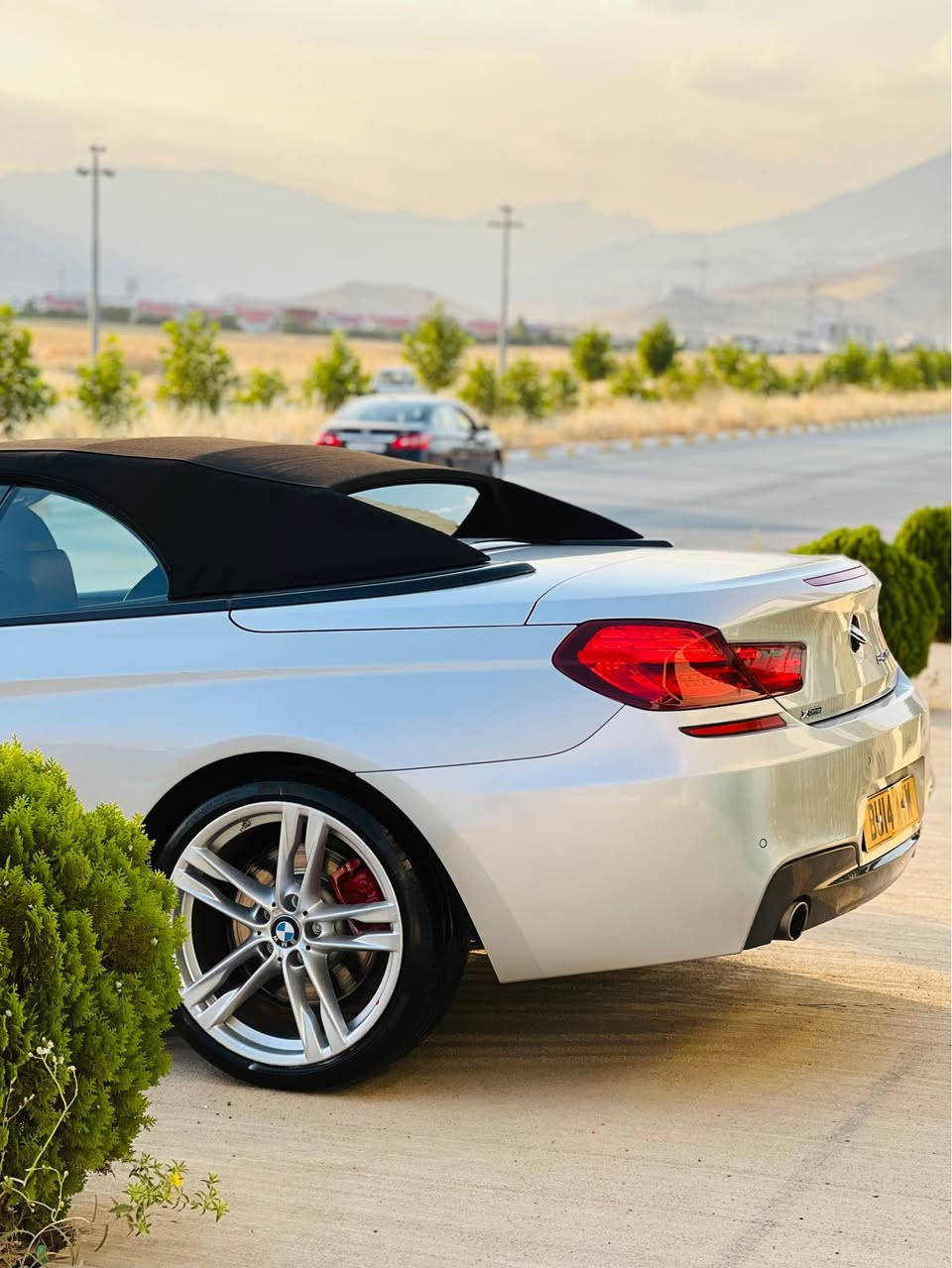 اbmw 640 مؤديل 2014مةكينة 6بستؤني گاز سئ ليتة قةپات مواسةفات سوكات عةكس مواسةفات شاشة گةورة كاميرا حةساس ئاوينة شةفت سئ مؤدي ليخورين ئيكؤ سبؤرت سپؤرت پلةس گيج ئةلكتورني لةگةل مؤدةكان رةنكي گيجةكان دةگوري سور دةبي كوشن جلدو ئيتةر بةسمة ئؤتؤستارد خوي دةكوژيتةوة لةترافيك داتاشؤ گيري سةر سوكان سةيارةمة بيلاد  M سپؤرتة هةمو گياني بةشةرت مواسةفاتي زورة نانوسري سةيارةكي گةنجانةو جوان و سةقف كةشفة كارةباي و گيرو مةكينةو سةقف و هةمو گياني بةشةرت نمونةي جوانية سةيارةكة سوكان عةكسة سعري 77گةلاو مةجاليكي برايانة سةوداش دةكةم بةشتئ بةدلم بيت *********** رانية, السليمانية
