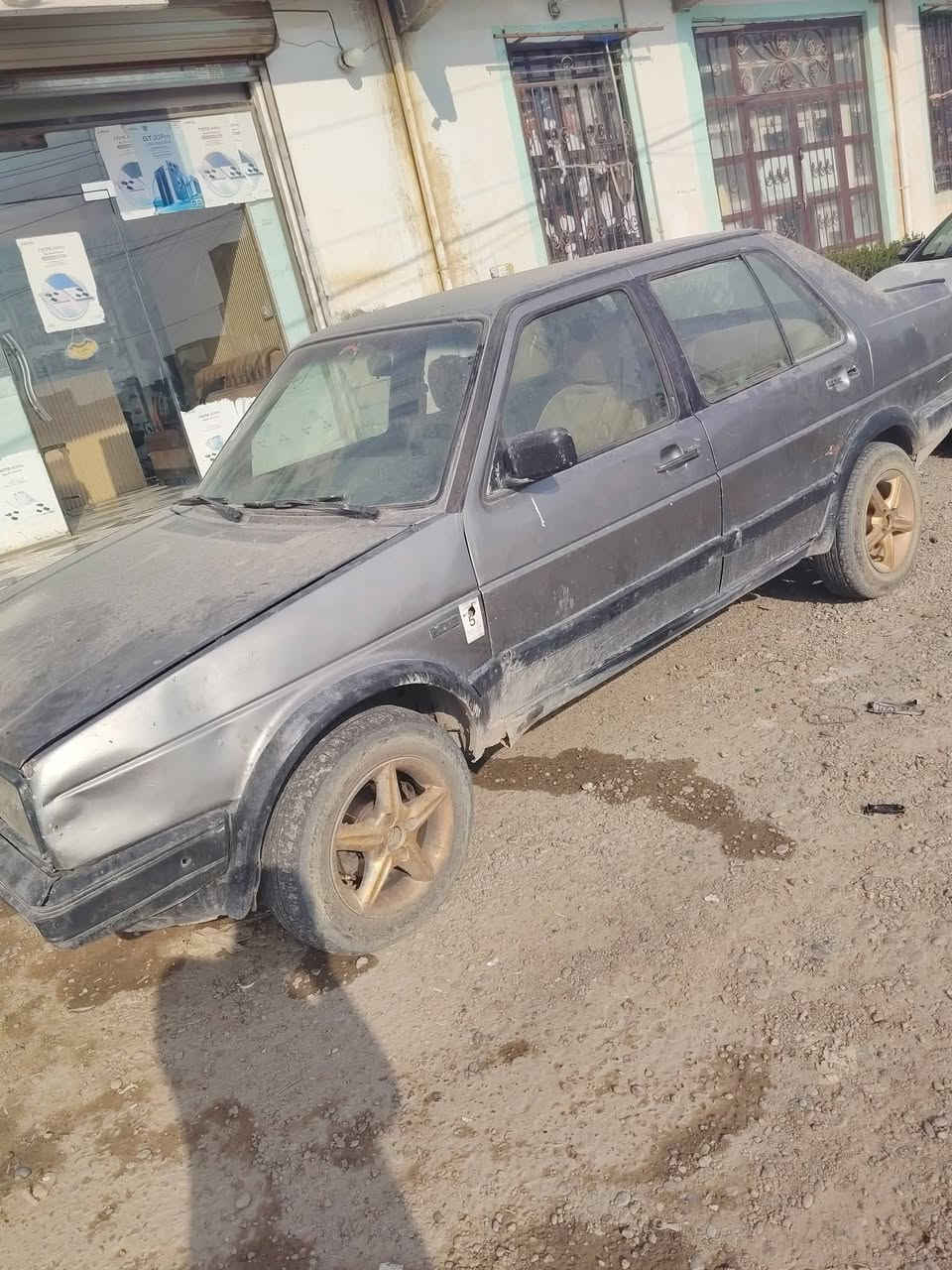 السلام عليكم ورحمة الله وبركاته

للبيع كولف. 1989
محرك شرط.
كير.  نمره ورا مايبدلل 
السياره جاهزه شغاله كامل 
تايرات   فوگ النص عمر👍🏻
صدر نص عمر👍🏻
كهربائيات شغاله 
رقم كركوك. بيها سنويه. بس ماندل صاحبهاا
السعر 12 وبيه مجال  🏃‍♂️‍➡️✅
والاتصال ع الرقم *********** 
 مكانه العلم
