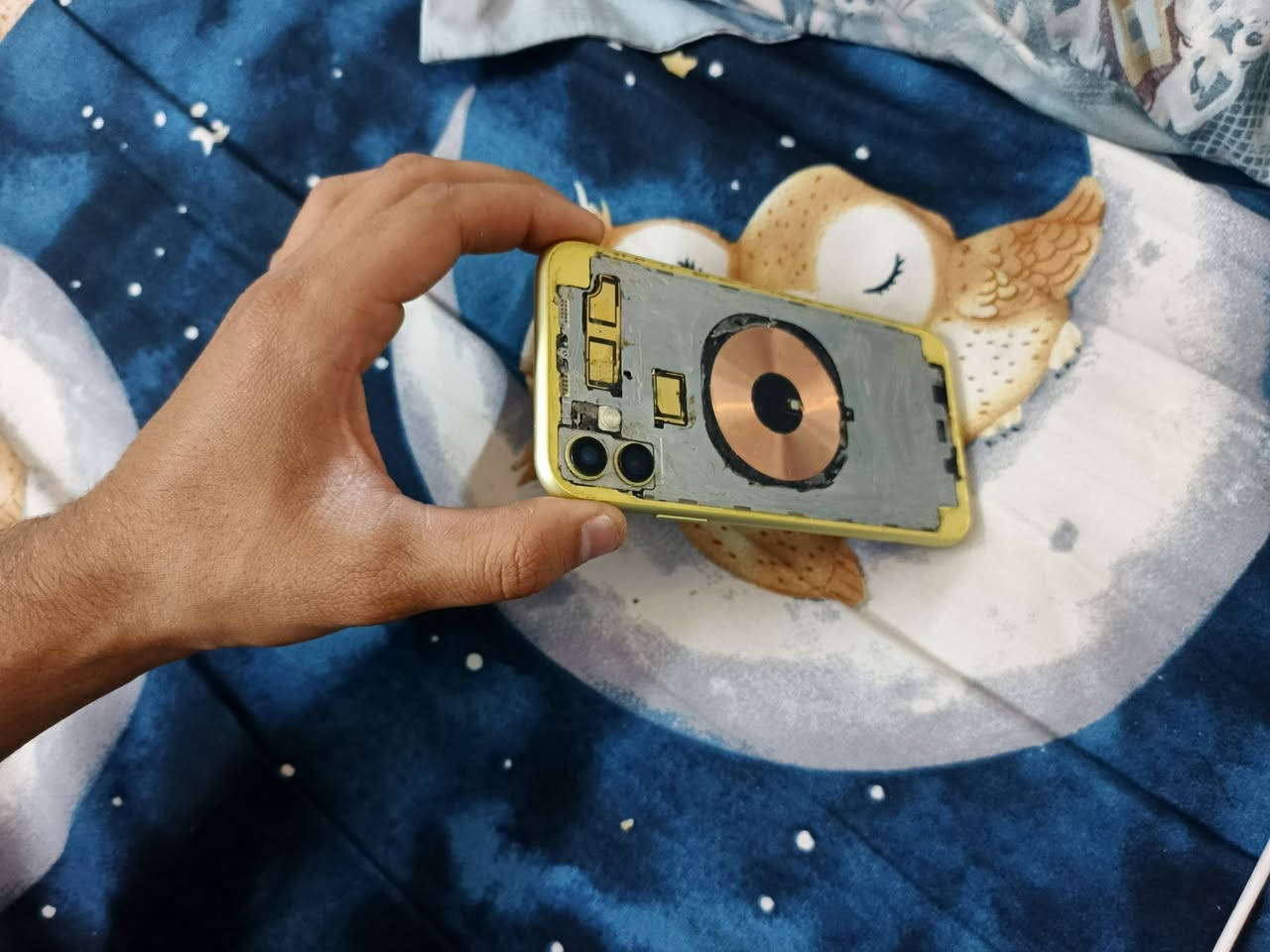 ايفون 11 ذاكرته 128 بي ايكلود يرادله تخطي وضهر مكسور ضمان من باب البيت تاخذه جهازي وبصمته تشتغل قيم واخذ الدوره ابو دشير شاشته مبدله سابقاً ***********
