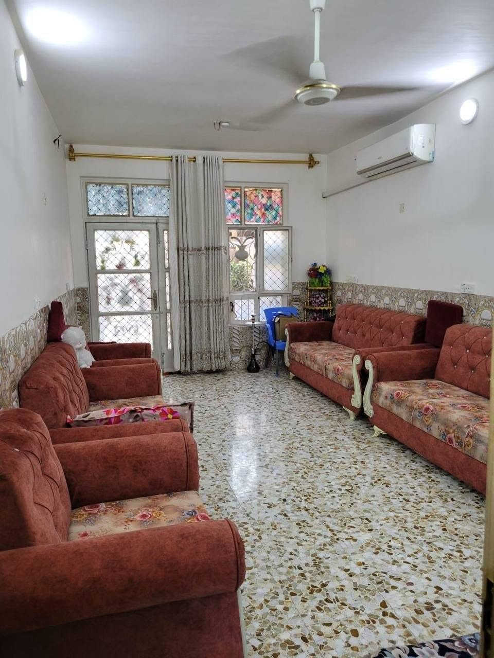 🏡 بيت للبيع في البكرلي – منطقة العبودية
📍 الموقع: البكرلي / العبودية
🛣️ شارع مبلط بعرض 8 متر مع توفر شبكة المجاري.

📐 المساحة: 125 متر مربع
📏 الواجهة: 5 متر
📏 النزال: 25 متر

🏠 بناء حديث – طابقين

🔹 الطابق الأول:

طارمة
حديقة صغيرة
كليدور
مطبخ
صالة

🔹 الطابق الثاني:

غرفتا نوم
صحيات
بيتونة
سطح

✅ موقع مميز وخدمات متوفرة.

📞 للاستفسار والمعاينة:
***********

🏢 مكتب ريسيل للعقار
