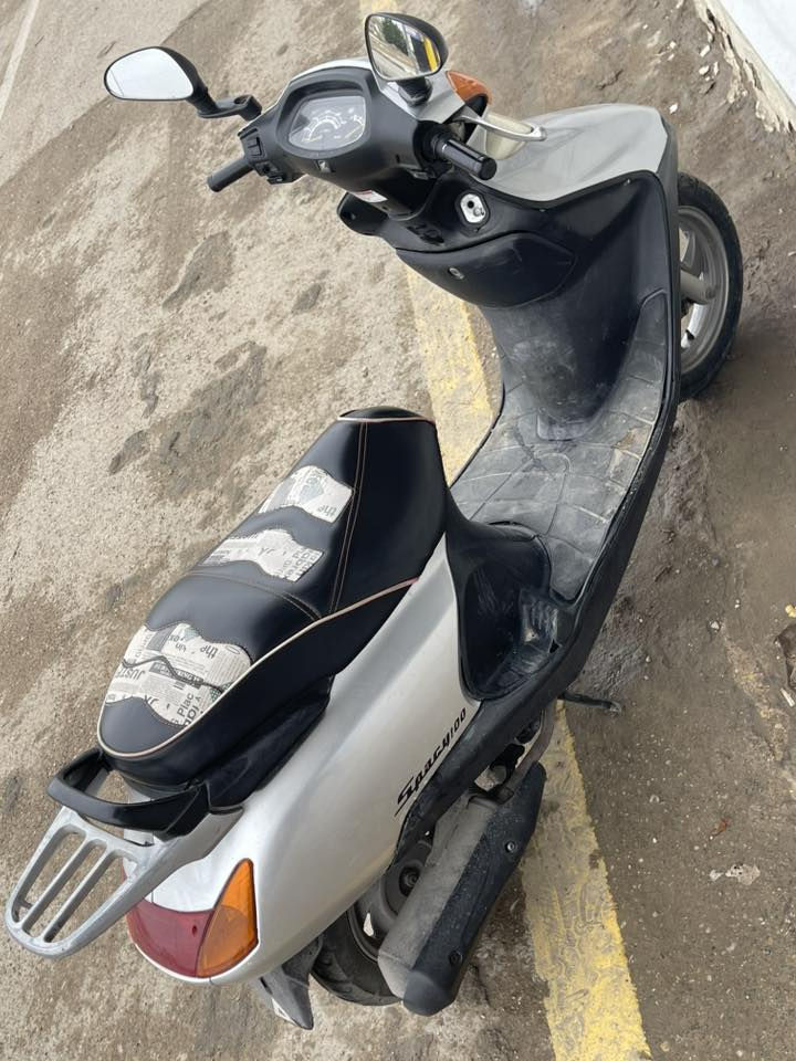 سلام عليكم سبيسي ياباني
دراجه بلادي  فقط ولفات 
سلف هندر 
دبلات امامي خلفي 
بريك امامي خلفي 
كهربائيات كامله 
تاير امامي خلفي قبل فتره انشدن
نقص بس قفل جنطه@إشارة
عنواني كوت داموك شارع المثلث 
لا تبخير لا تنقيص 

‭٠٧٧١ ٣٧٠ ٨٤٤١‬

650 الف سعرها
